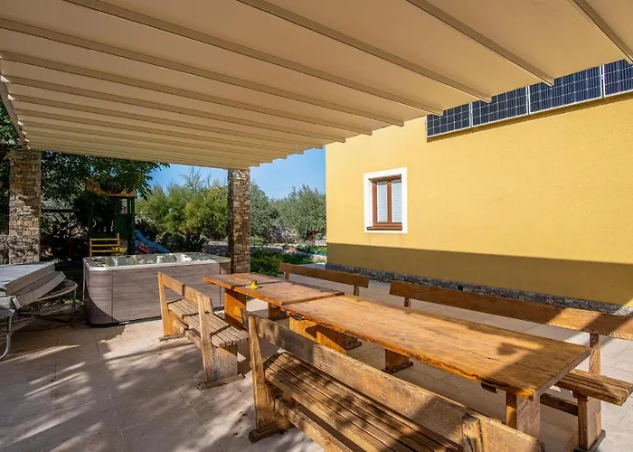 Amazing In Salatici With Wifi Διαμέρισμα Salatić