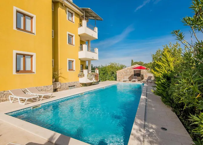 Amazing In Salatici With Wifi Διαμέρισμα Salatić