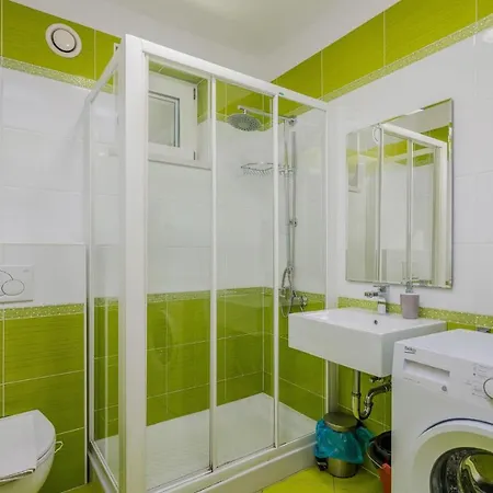 Amazing In Salatici With Wifi Lejlighed *