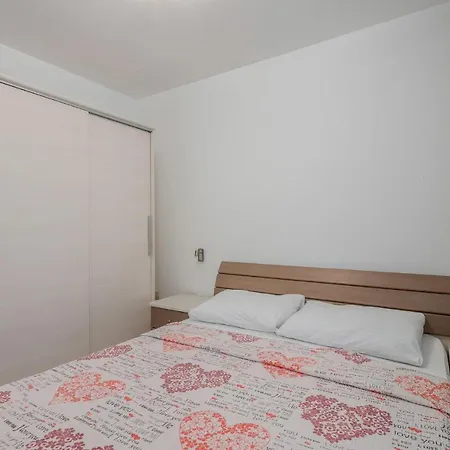 Amazing In Salatici With Wifi Lejlighed *