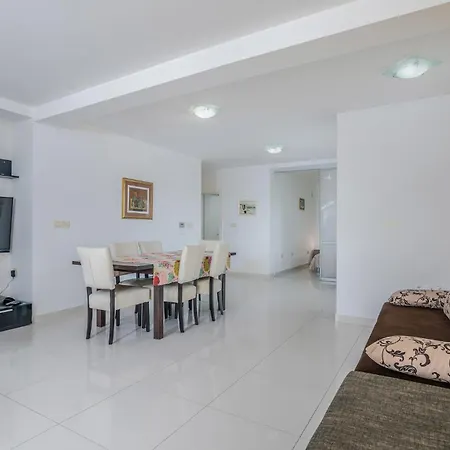 Amazing In Salatici With Wifi Salatić