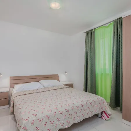 Amazing In Salatici With Wifi Salatić